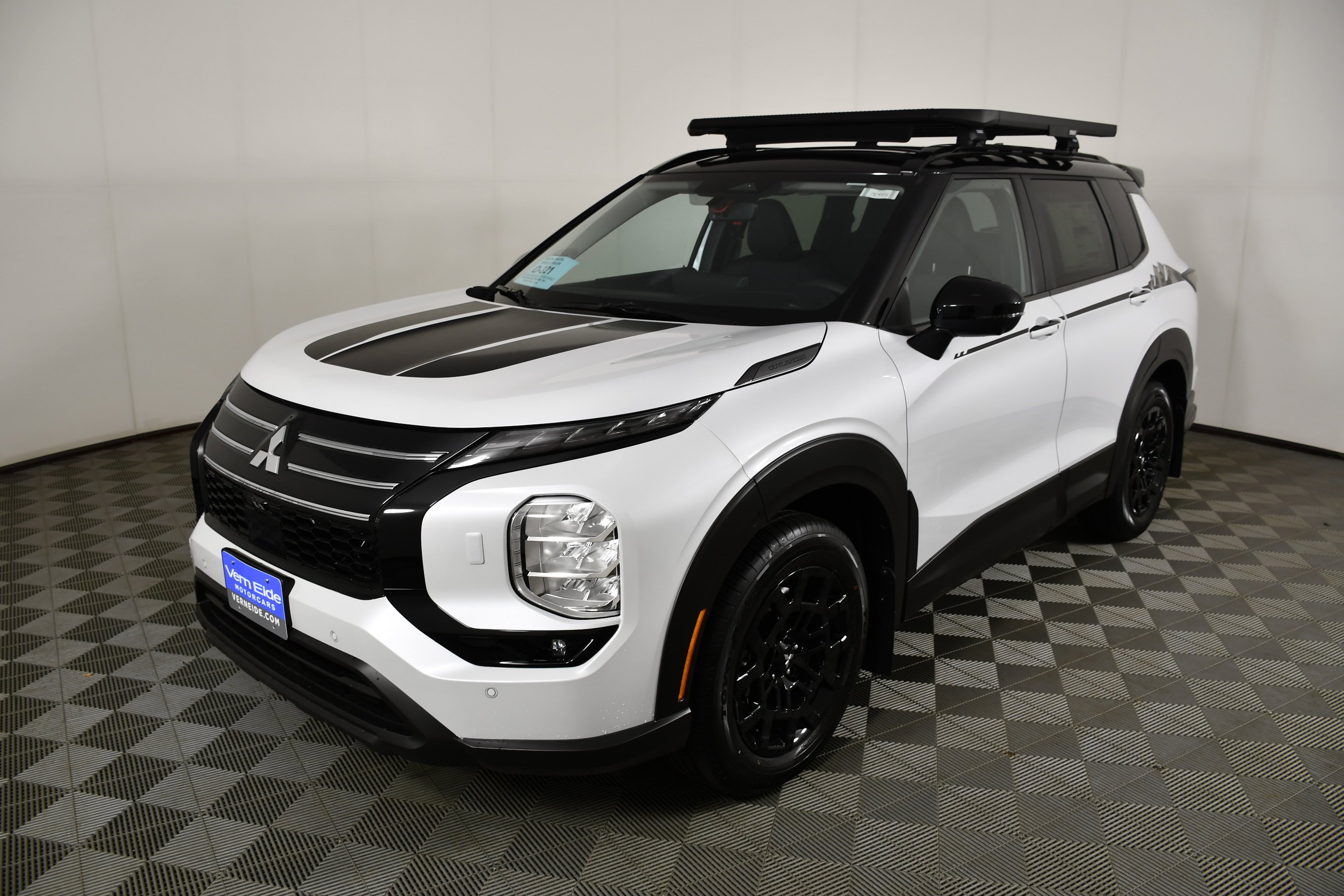 New 2026 White Diamond/Black Roof Mitsubishi TRAIL EDITION S-AWC image 9