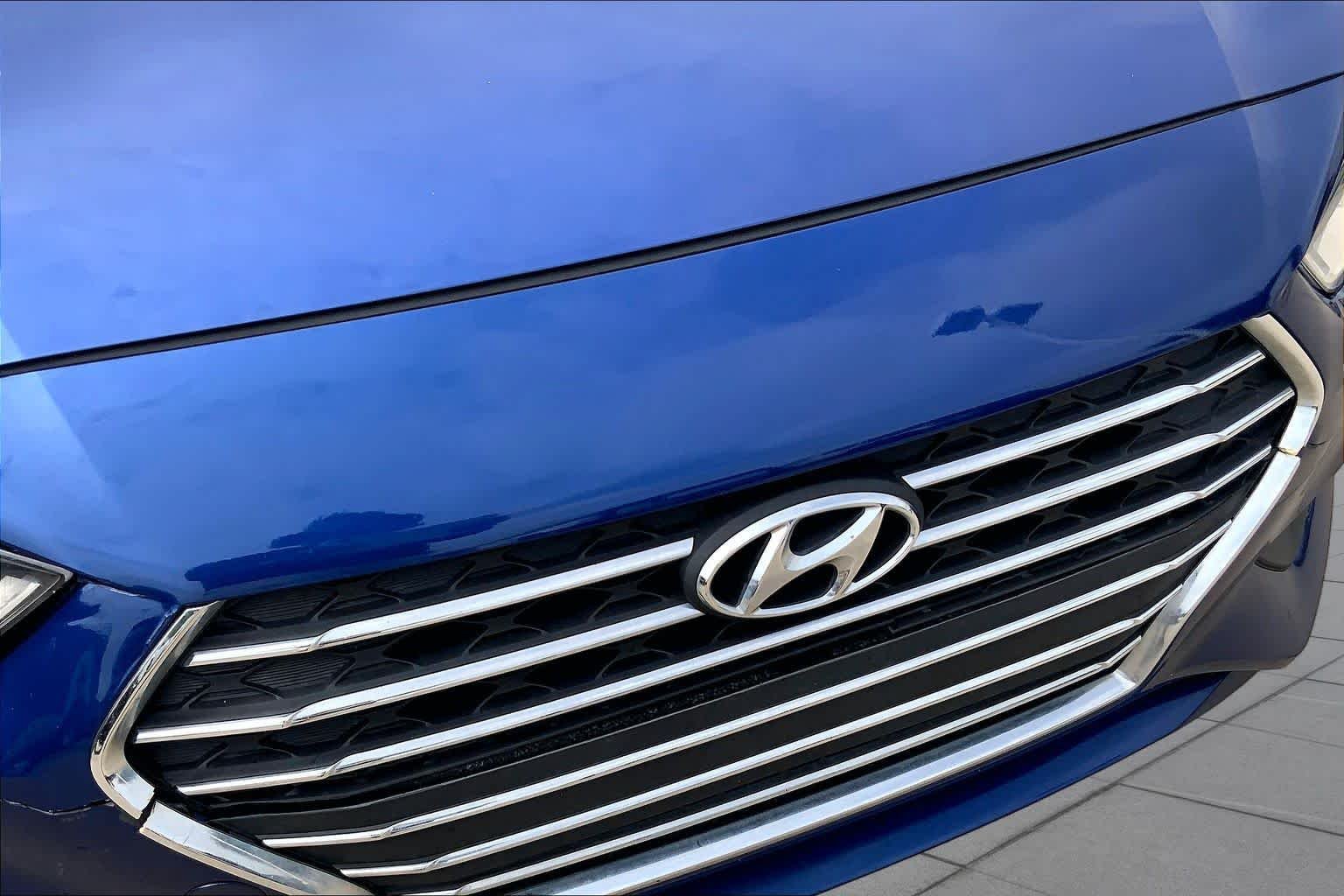 Used 2022 Admiral Blue Hyundai SE image 30