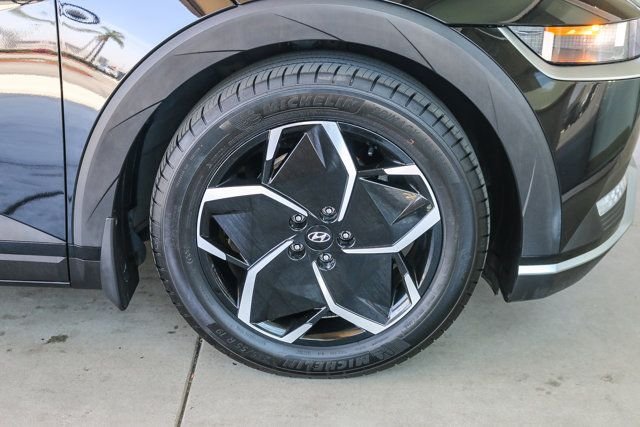 Certified Used 2024 Black Hyundai SE image 12