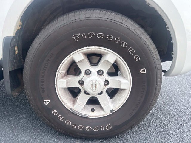 Used 2004 White Nissan XE image 4