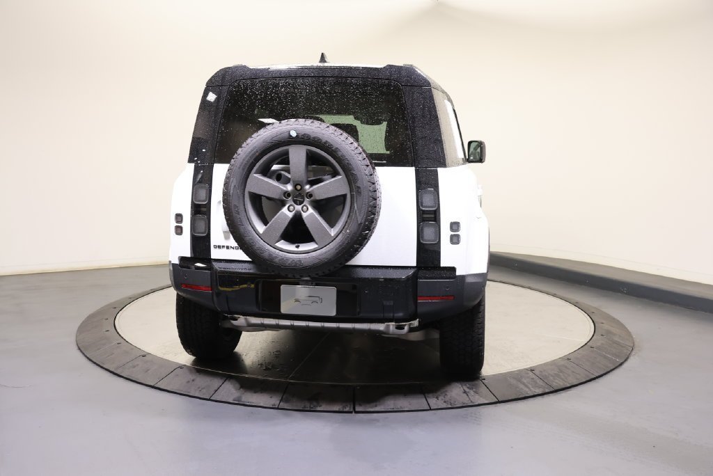 New 2026 Fuji White LAND ROVER S image 4