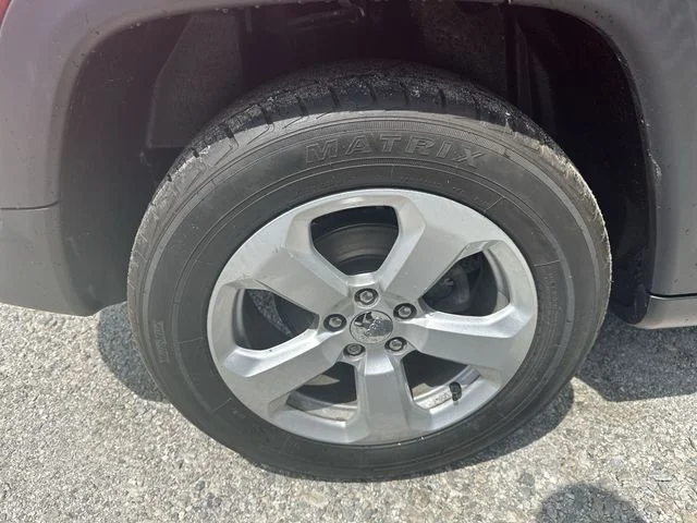 Used 2019 Red Jeep Latitude image 44