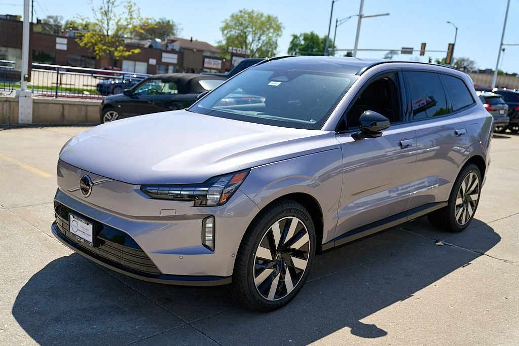 New 2026 Aurora Silver Volvo Ultra image 4
