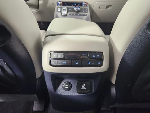 Used 2023 Black Hyundai Calligraphy image 17