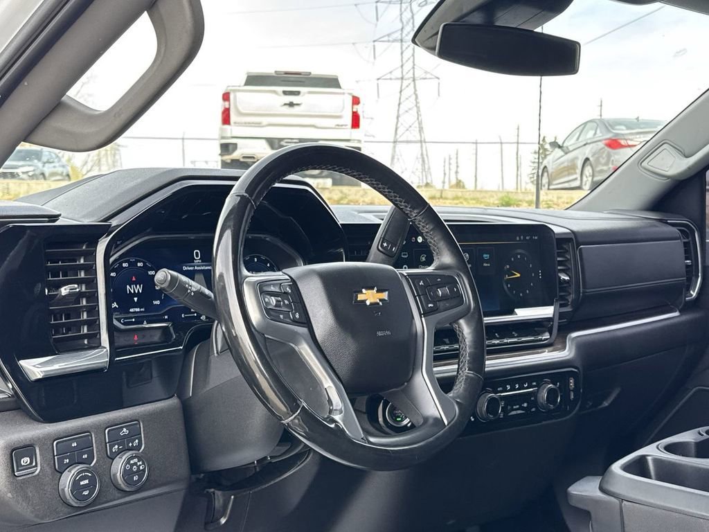 Used 2025 Summit White Chevrolet LT image 24