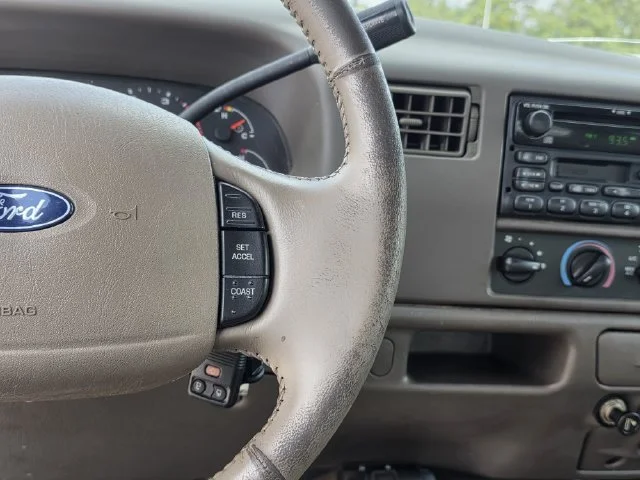 Used 2003  Ford Lariat image 25