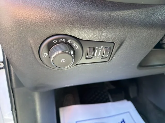 Used 2025 White Jeep Trailhawk image 31