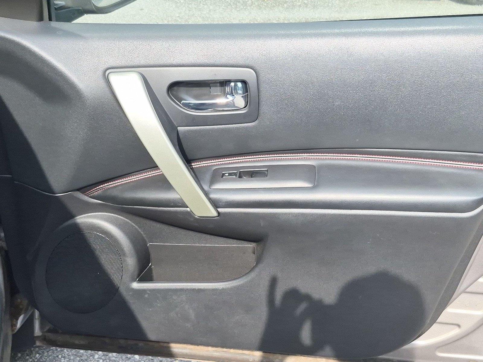 Used 2012 Platinum Graphite Nissan SL image 36