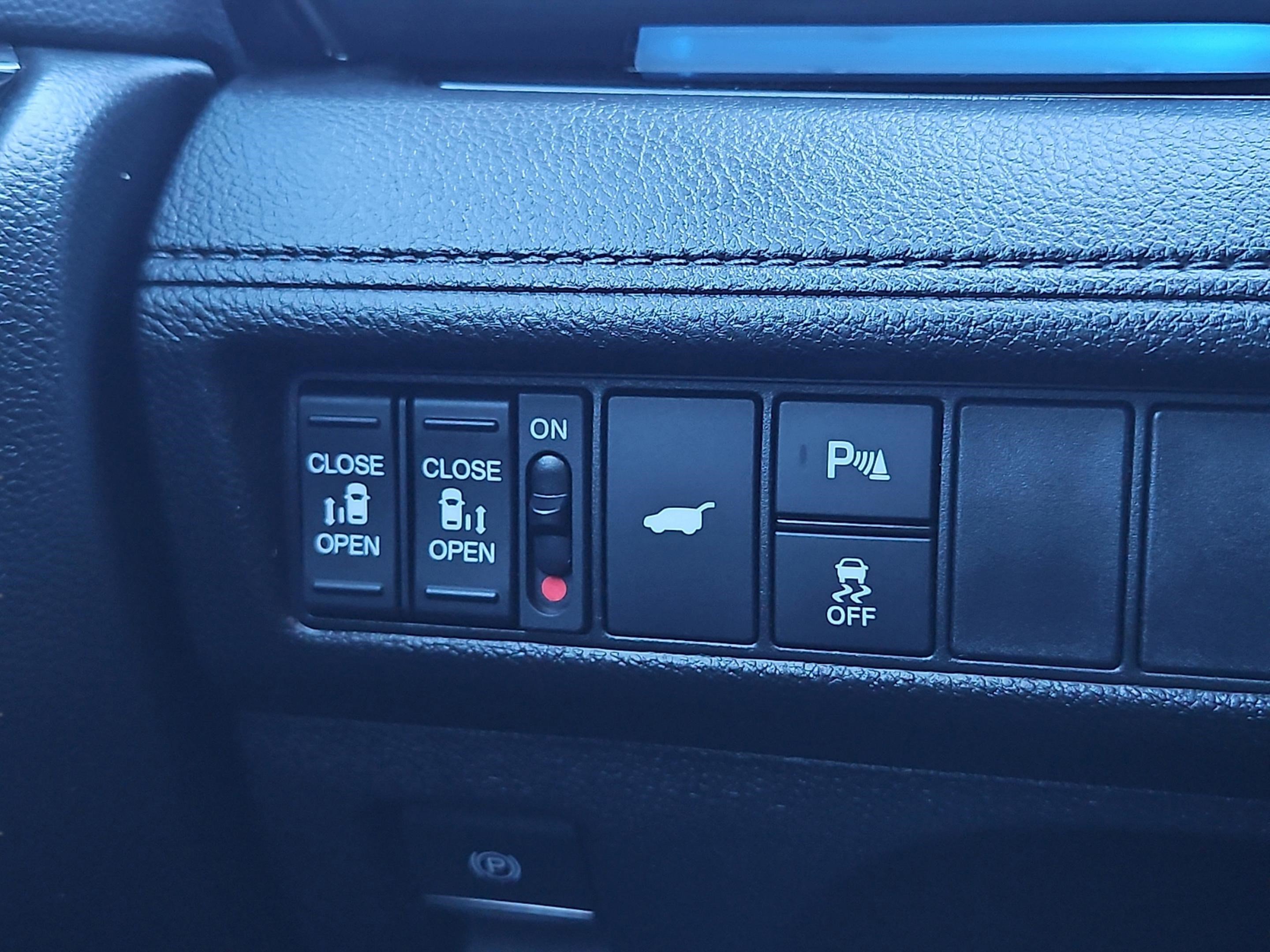 Used 2025 Platinum White Pearl Honda Touring image 19
