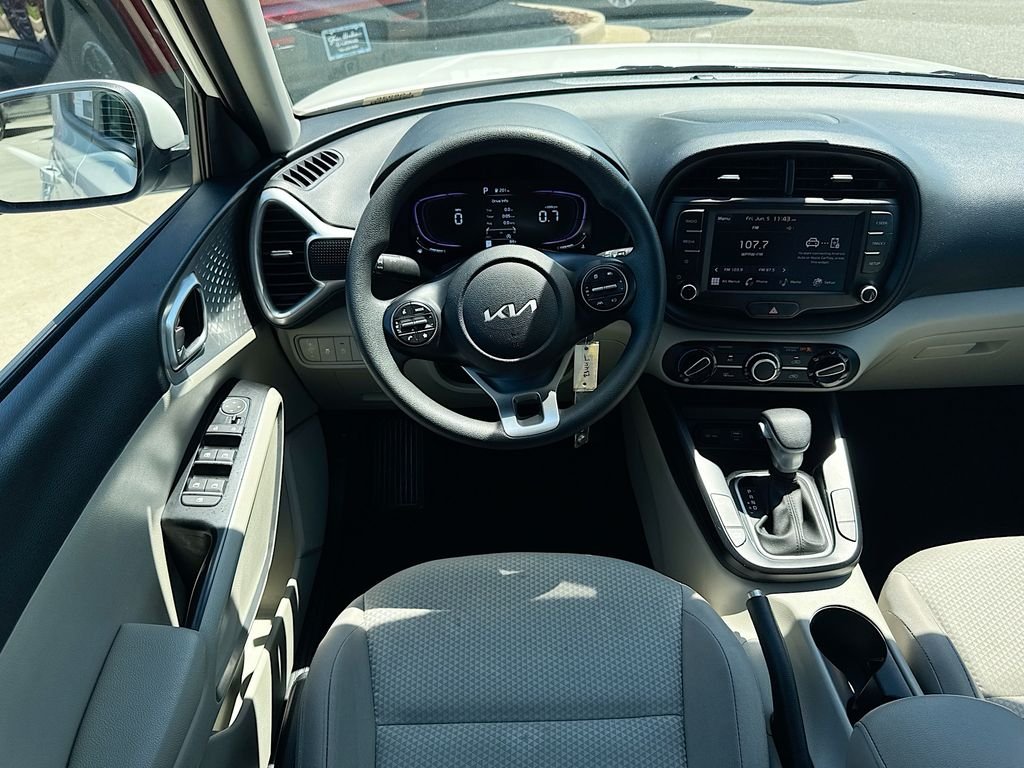 Used 2025 Snow White Pearl Kia LX image 11