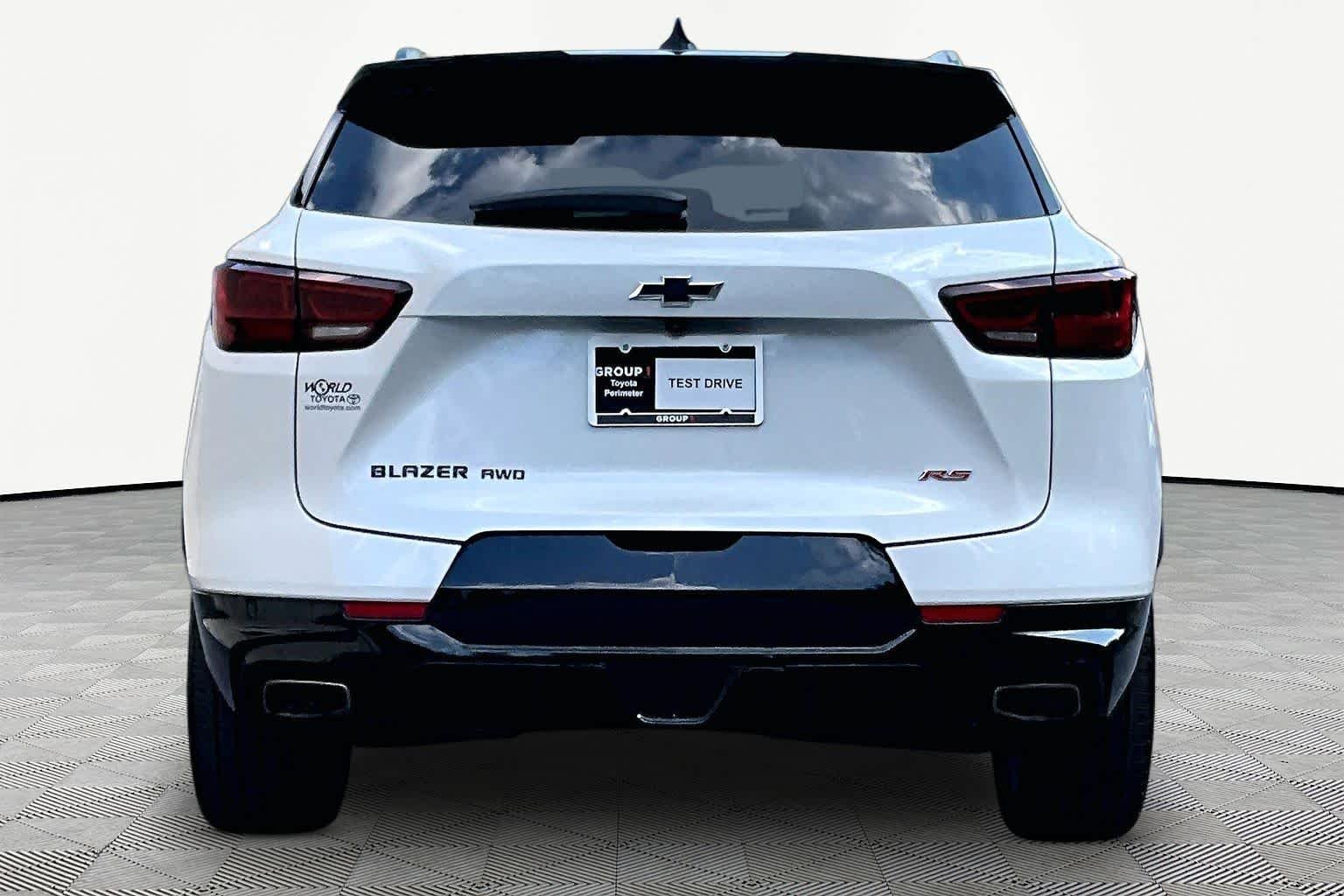 Used 2023 Iridescent Pearl Tricoat Chevrolet RS image 5