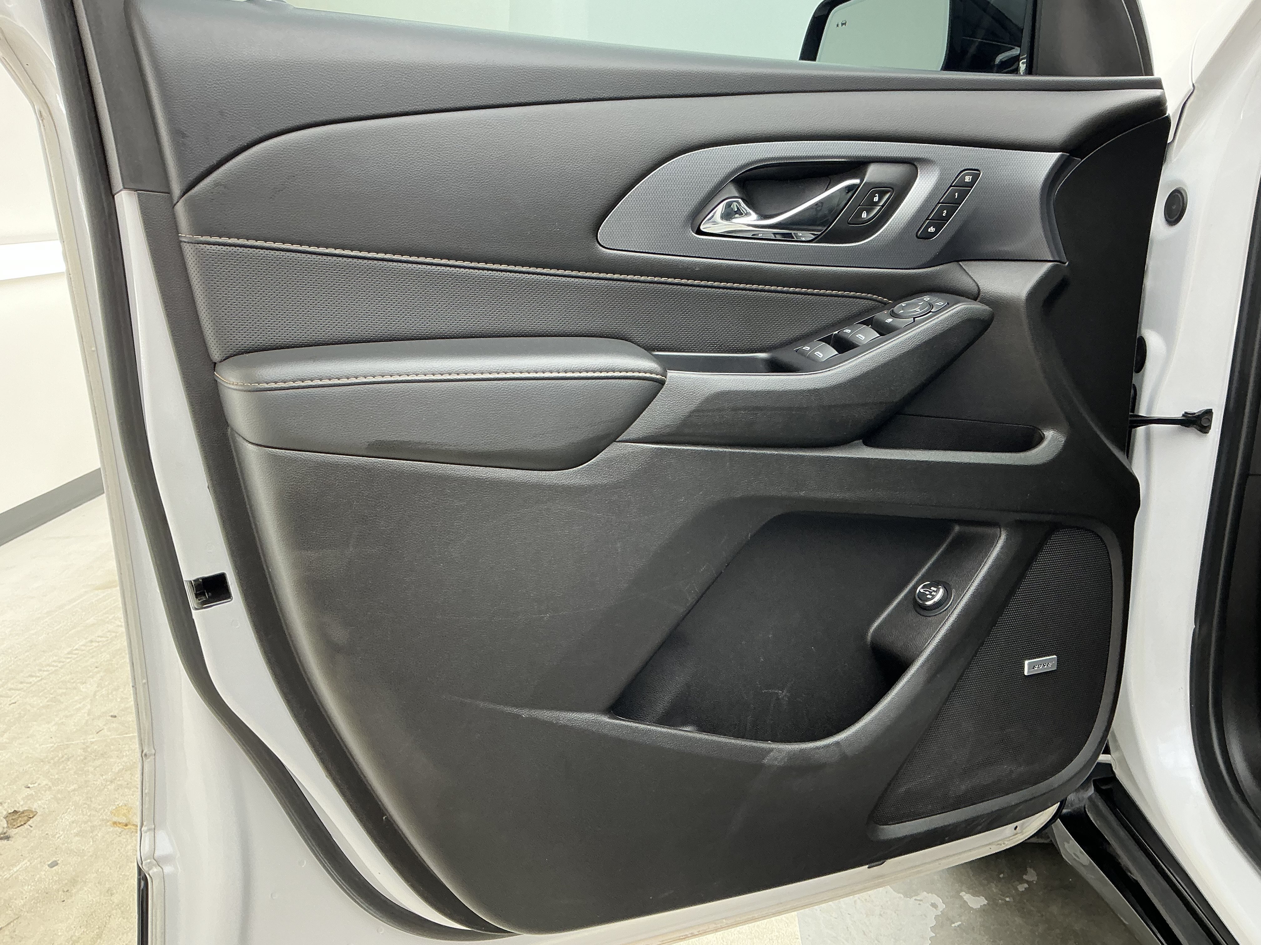 Certified Used 2019 Iridescent Pearl Tricoat Chevrolet Premier image 15