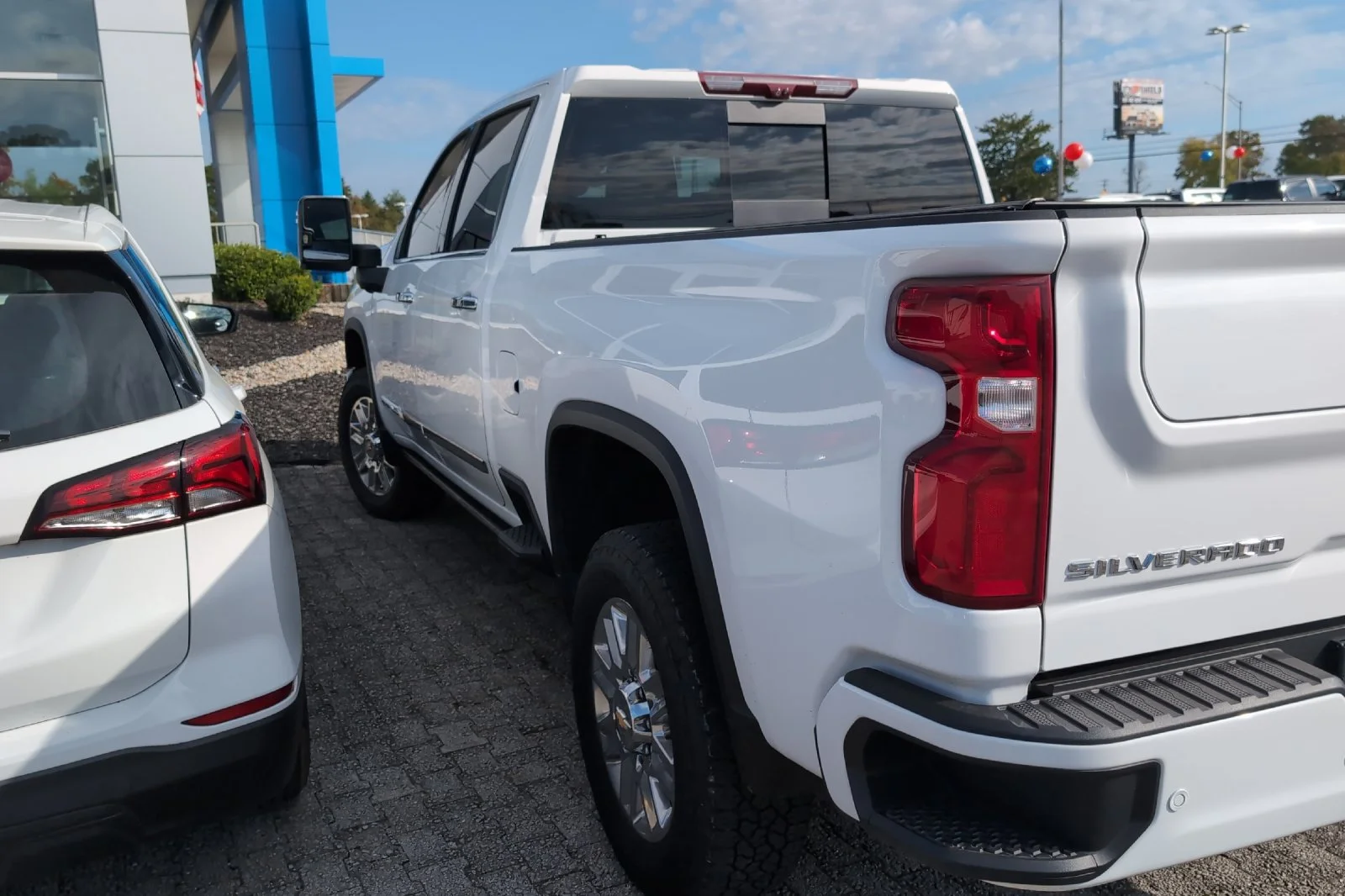 Used 2024 Summit White Chevrolet High Country image 9