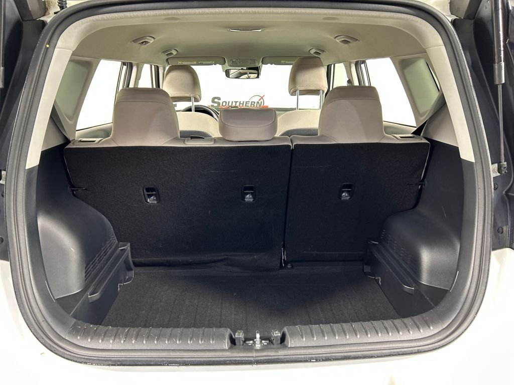 Used 2023 White Kia LX image 19