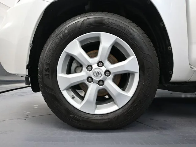 2012 Toyota RAV4 EV - Photo 15