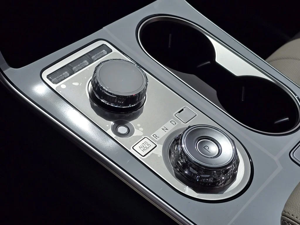New 2026 White Genesis 2.5T image 16