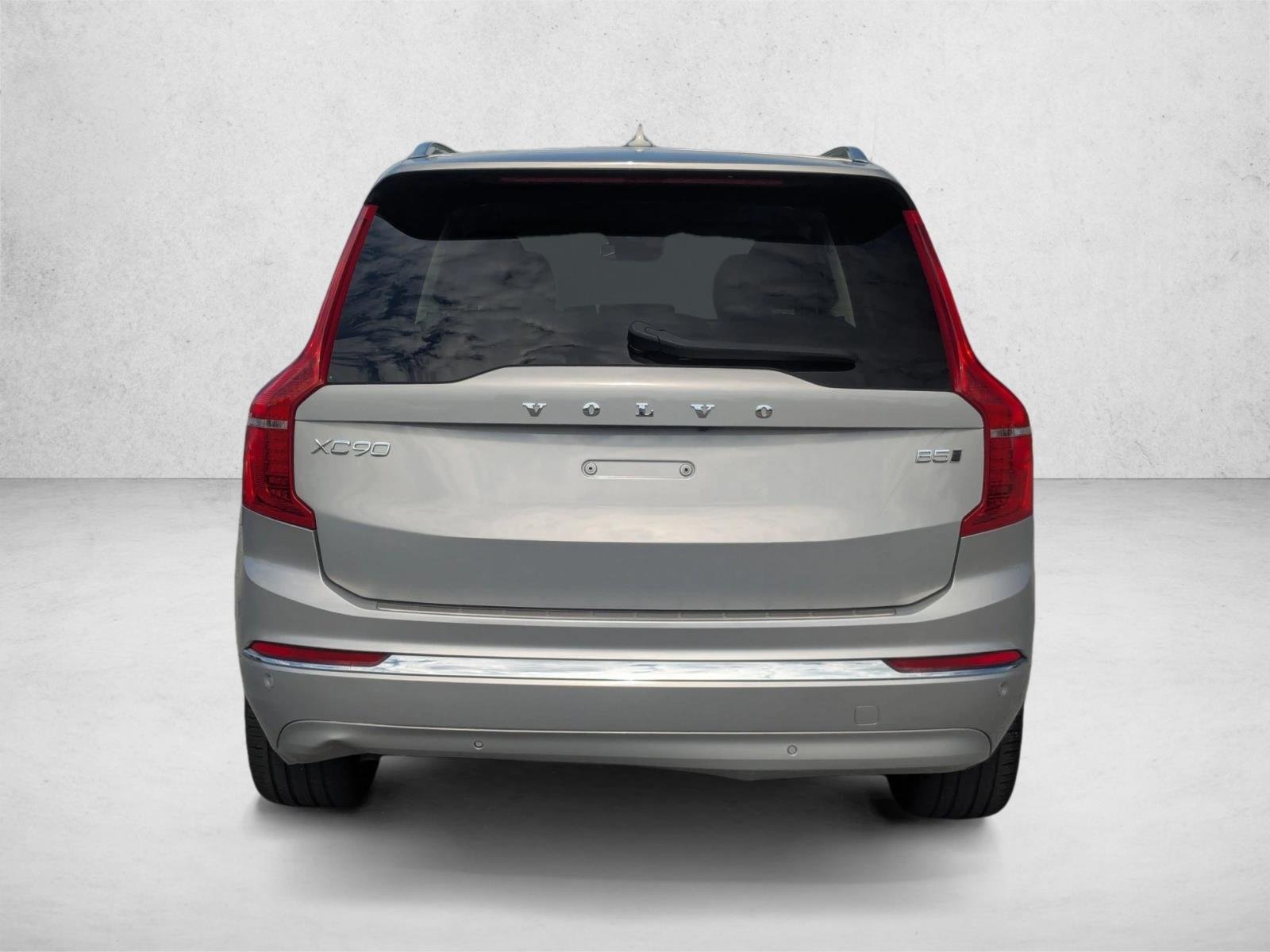 Used 2023 Silver Dawn Metallic Volvo Plus image 7