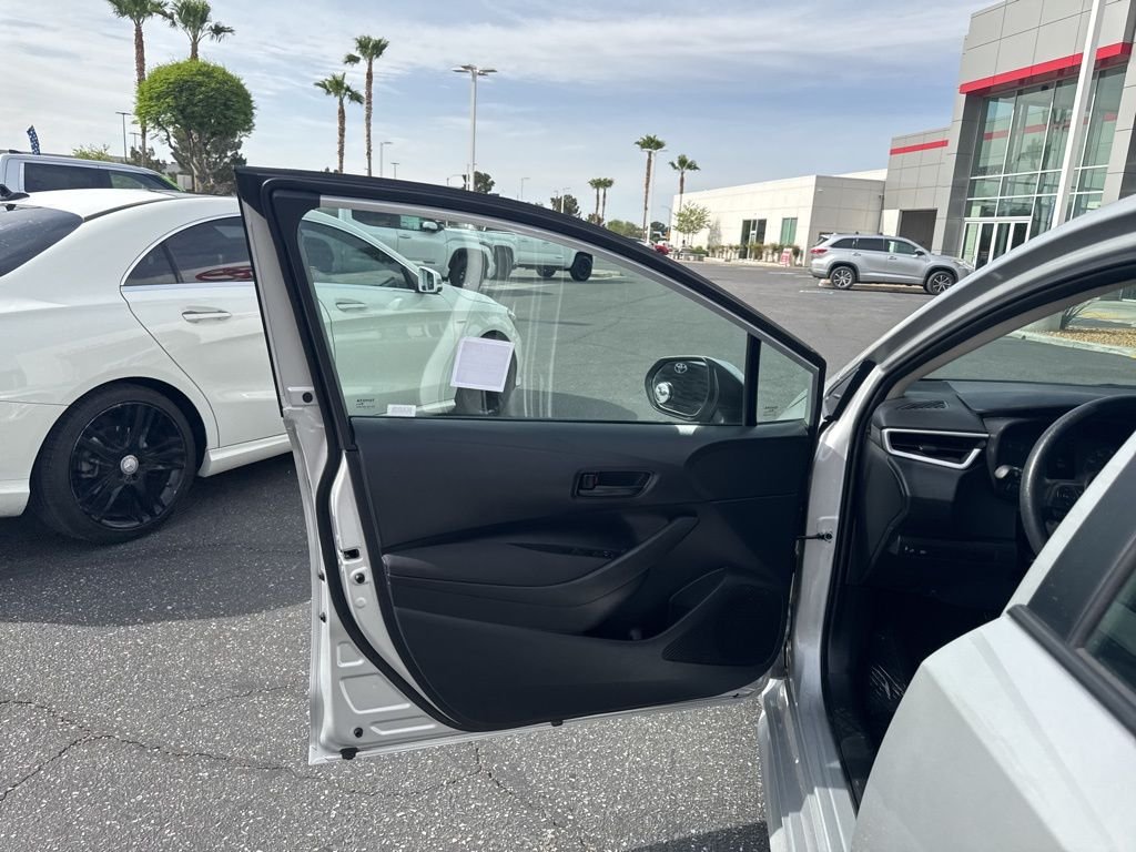 2025 Toyota Corolla LE - Photo 12