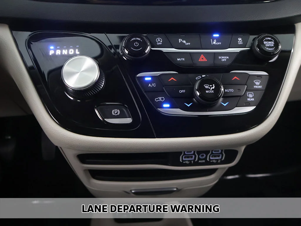Used 2024 Silver Mist Clearcoat Chrysler Touring L image 6