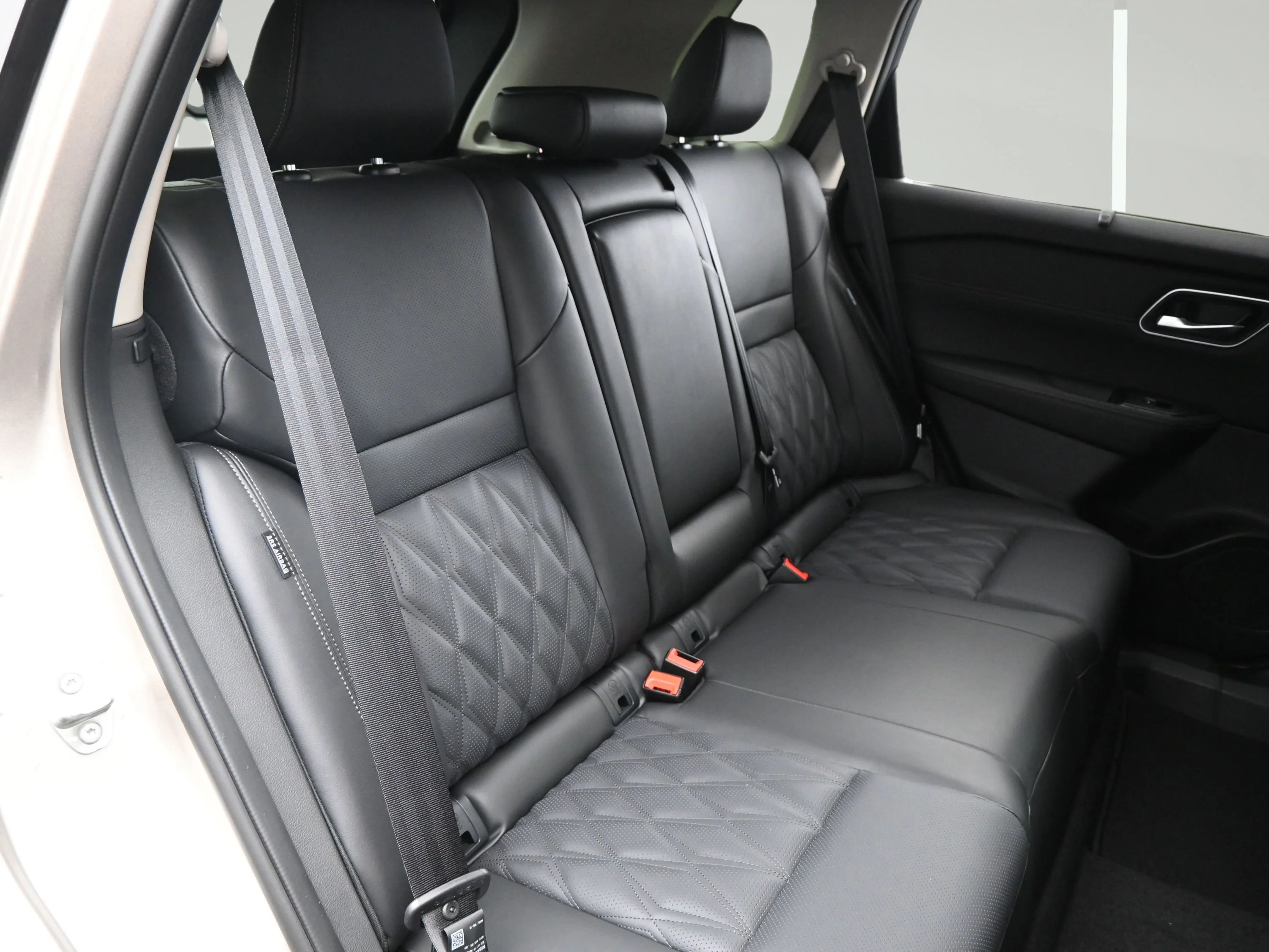 New 2026 Champagne Silver Metallic/Super Black Nissan Platinum image 13