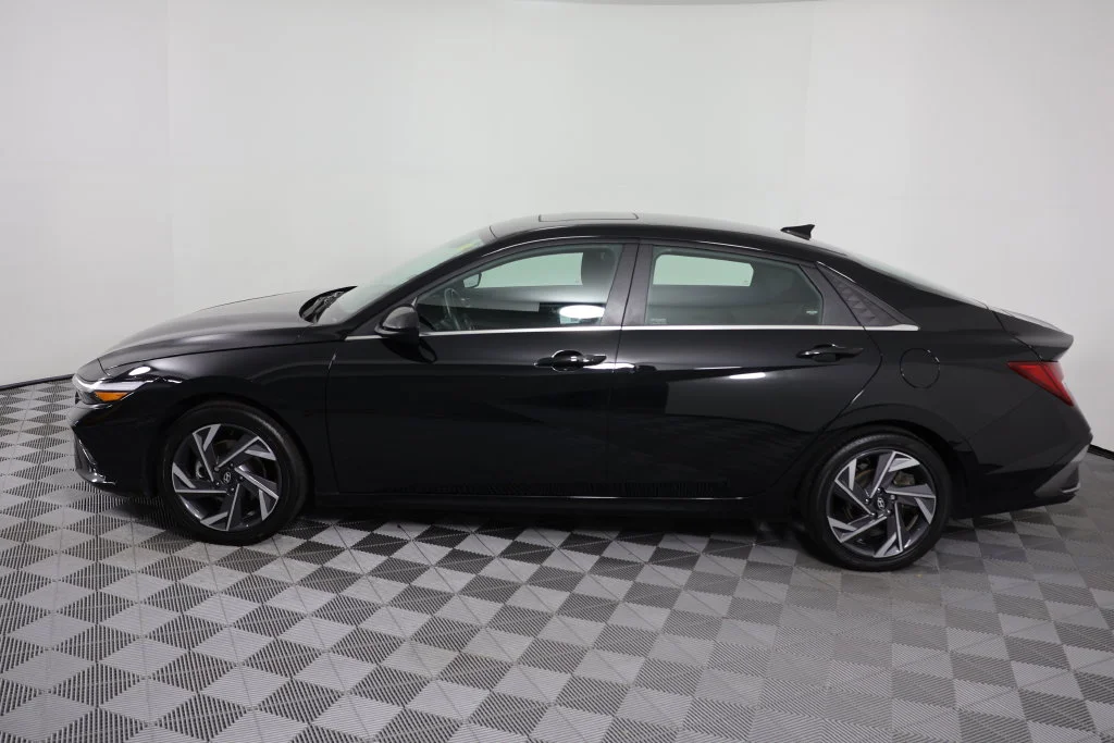 Used 2025 Abyss Black Hyundai SEL Convenience image 5