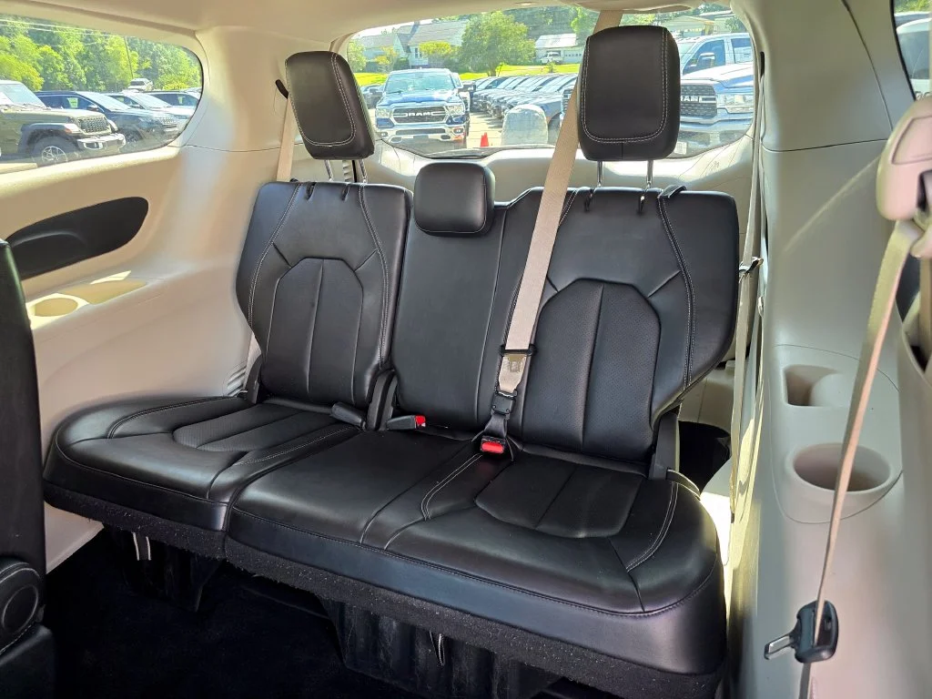 Used 2024 Black Chrysler Touring L image 11