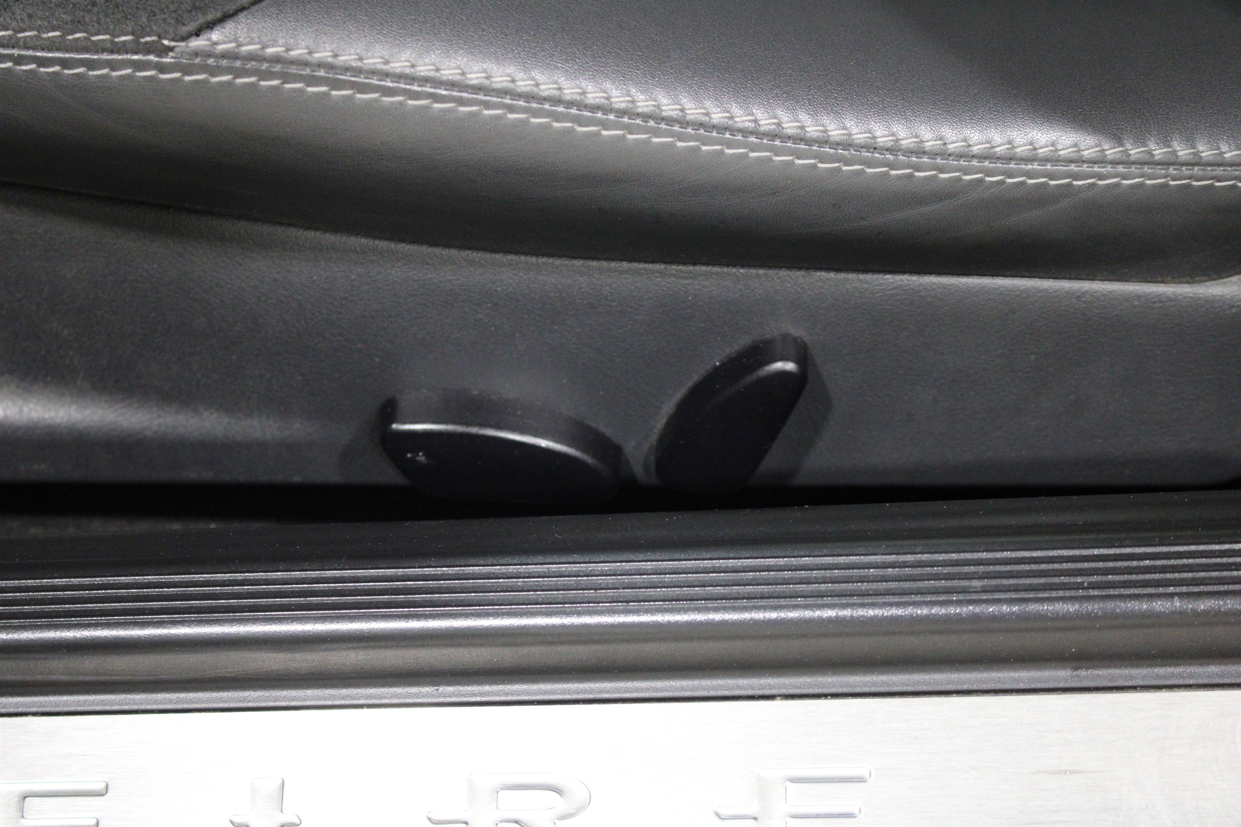 Used 2005 Black Chrysler SRT6 image 5