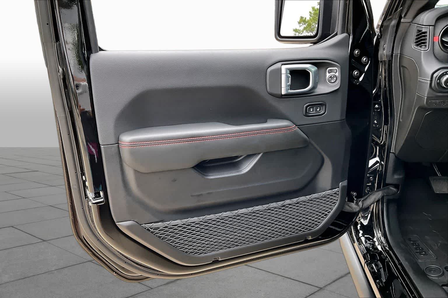 New 2026 Black Clear-Coat Exterior Paint Jeep Rubicon image 10