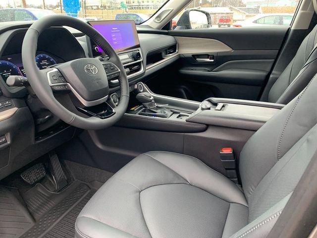 Used 2026  Toyota Platinum image 10
