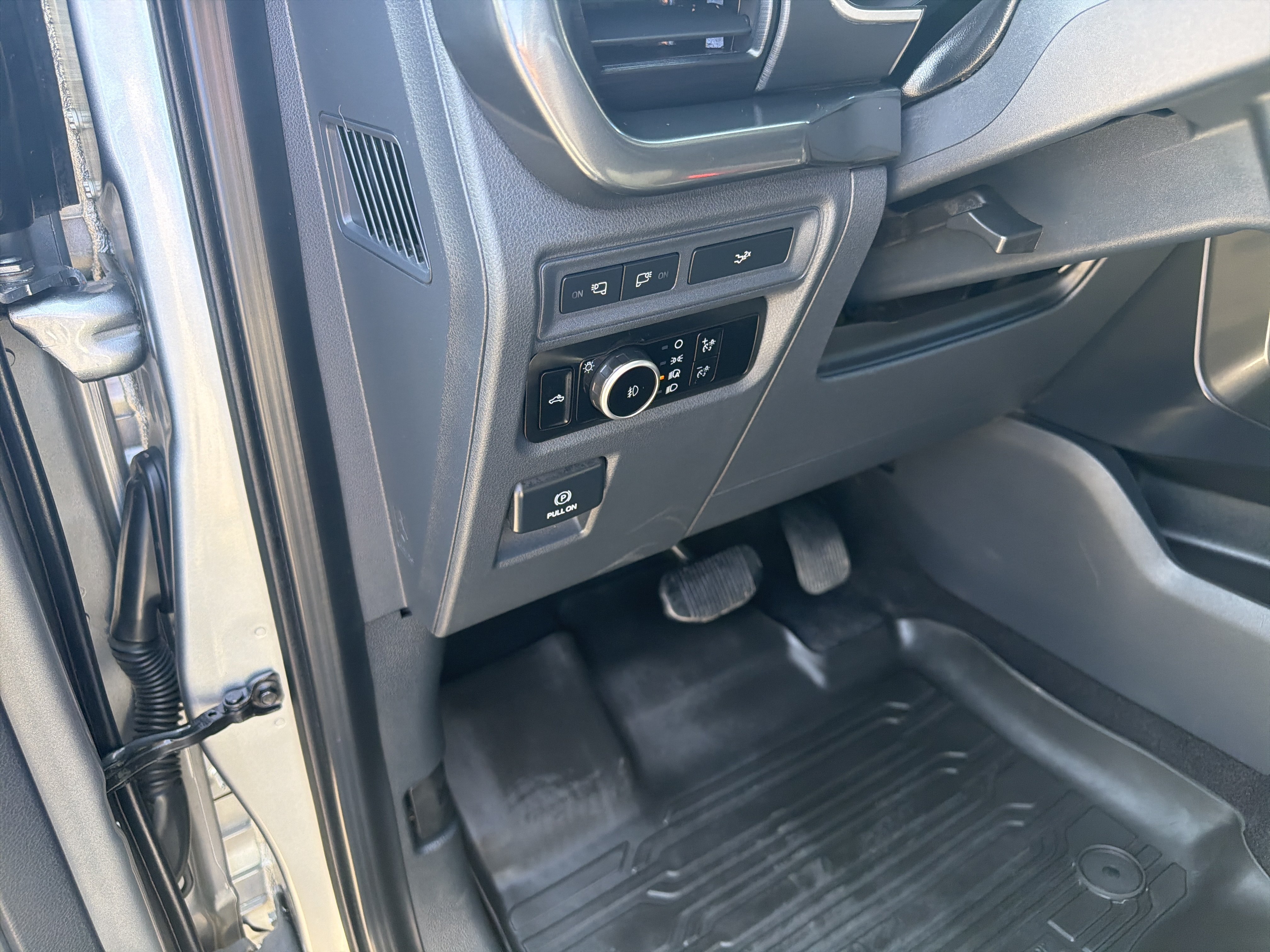 Used 2023 Silver Ford XL image 13