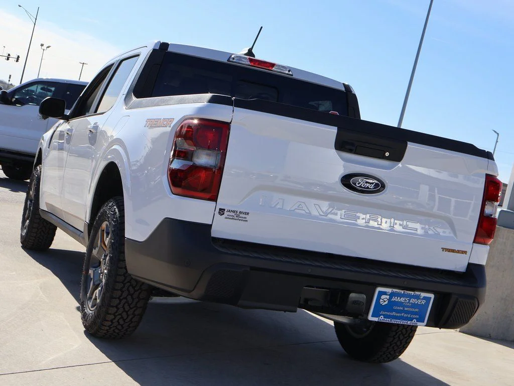 New 2026 Oxford White Ford Tremor® image 3