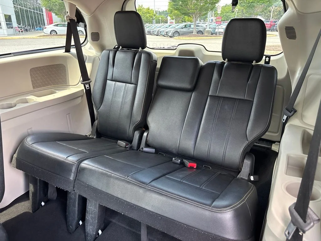 Used 2014 White Chrysler Touring image 8