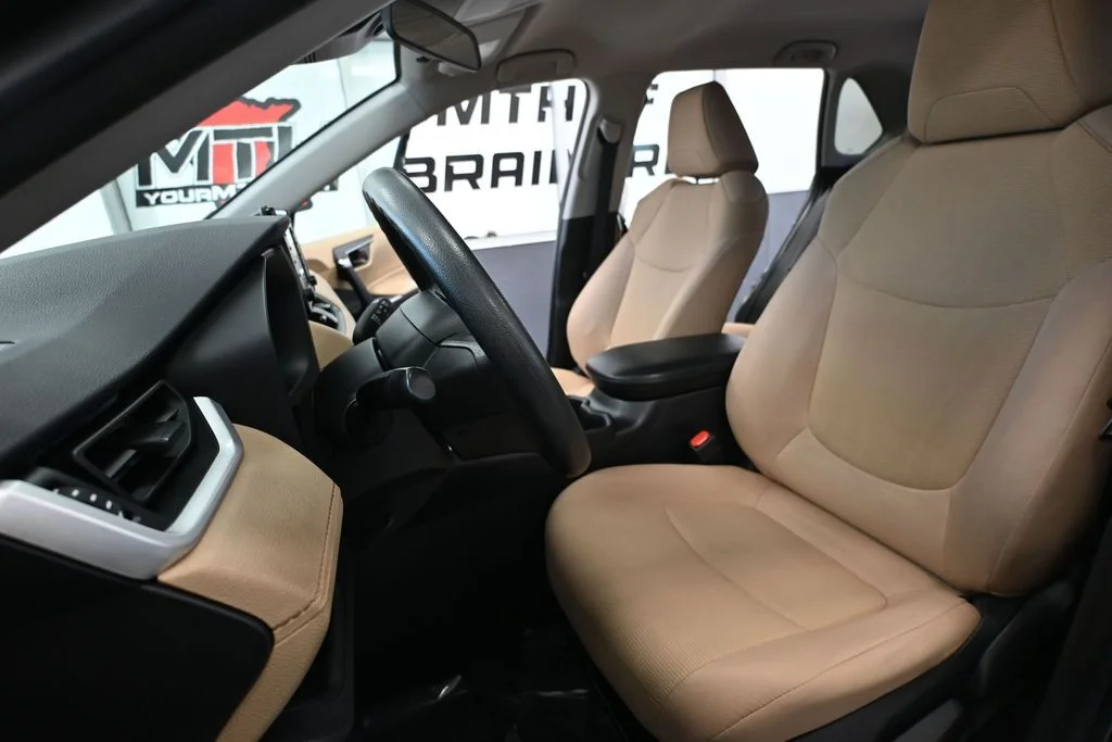 2022 Toyota RAV4 LE - Photo 23