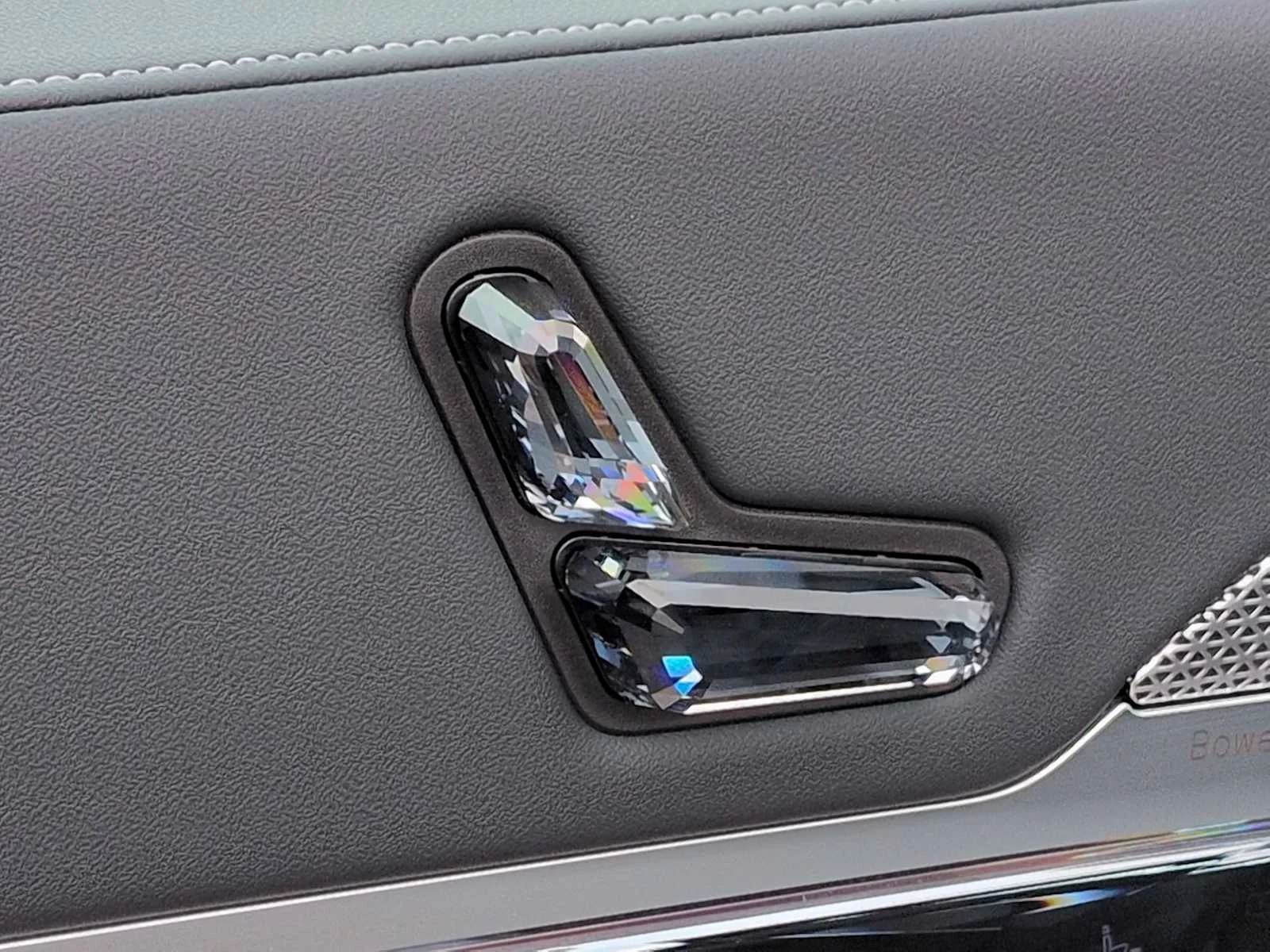 New 2025 Brooklyn Grey Metallic BMW 740i xDrive image 18