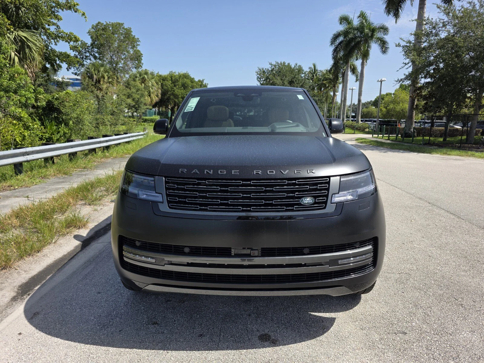 New 2026 Obsidian Black SV Bespoke Ultra Metallic Satin Land Rover P530 Autobiography image 8