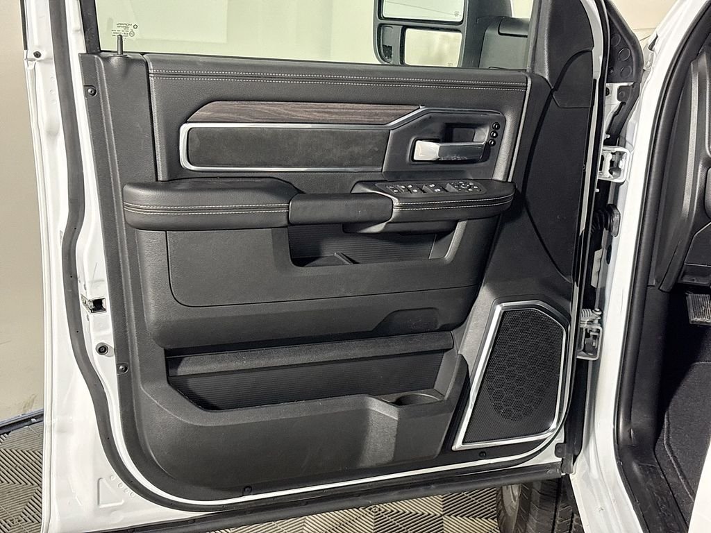 New 2026 Bright White Clear-Coat Exterior Paint RAM Laramie image 10