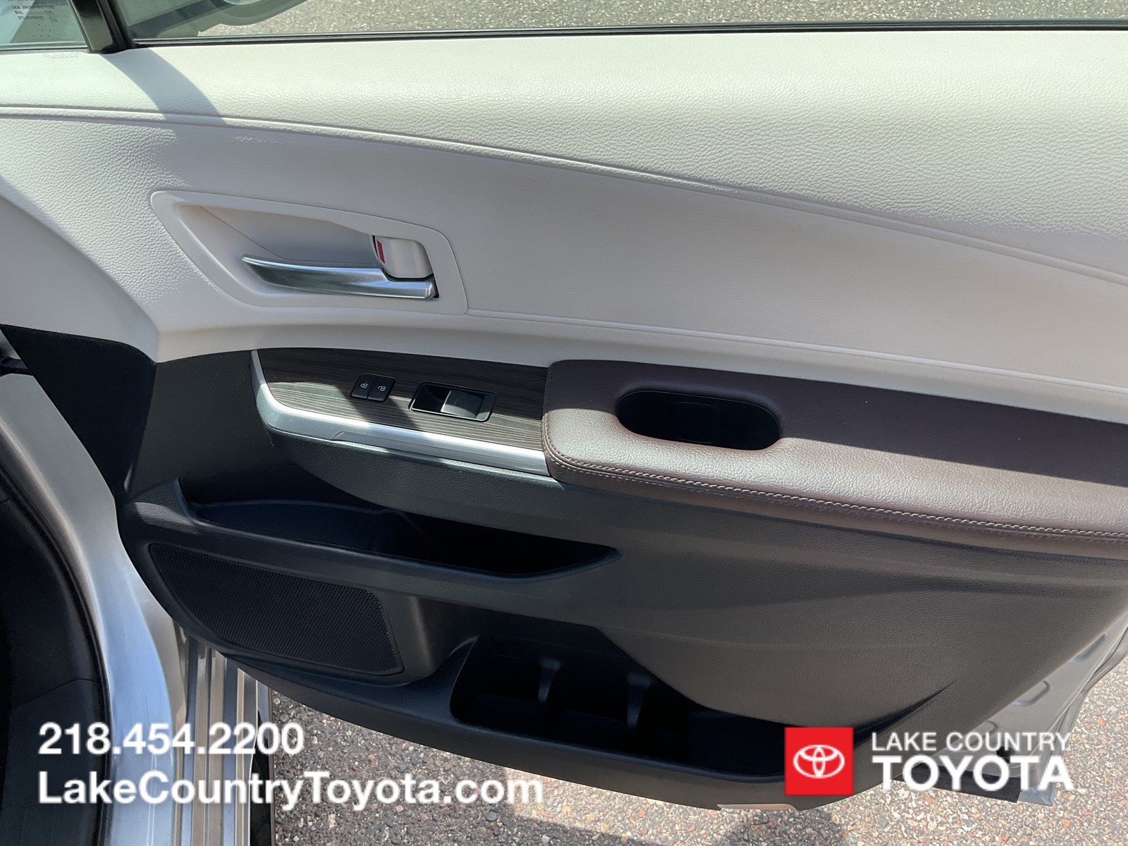 Used 2022 Silver Toyota Platinum image 21