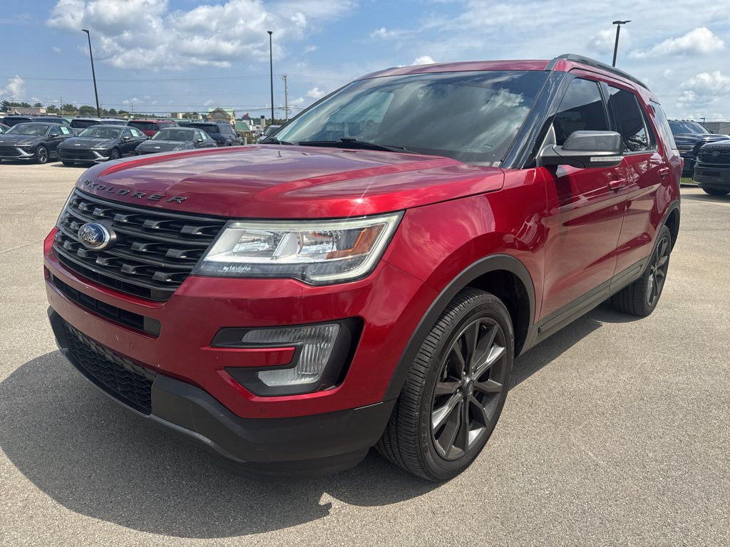 Used 2017 Ruby Red Metallic Tinted Clearcoat Ford XLT image 7