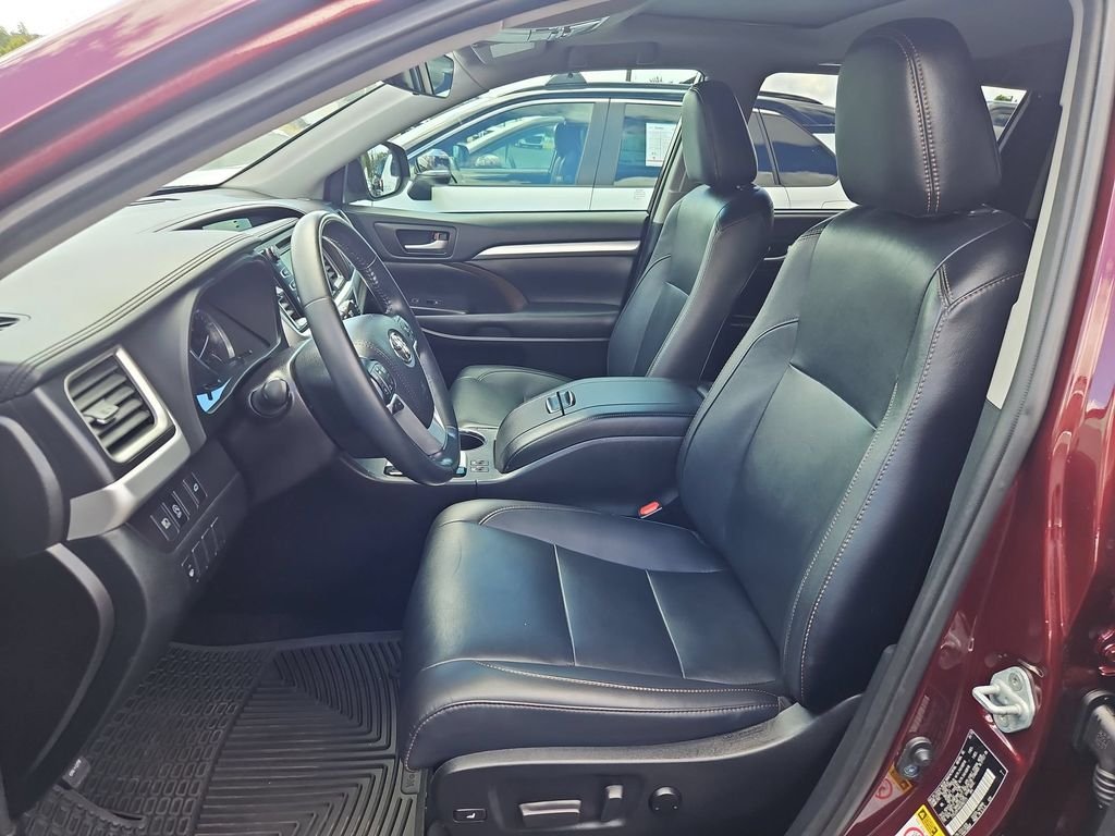 Used 2019 Salsa Red Pearl Toyota XLE image 21