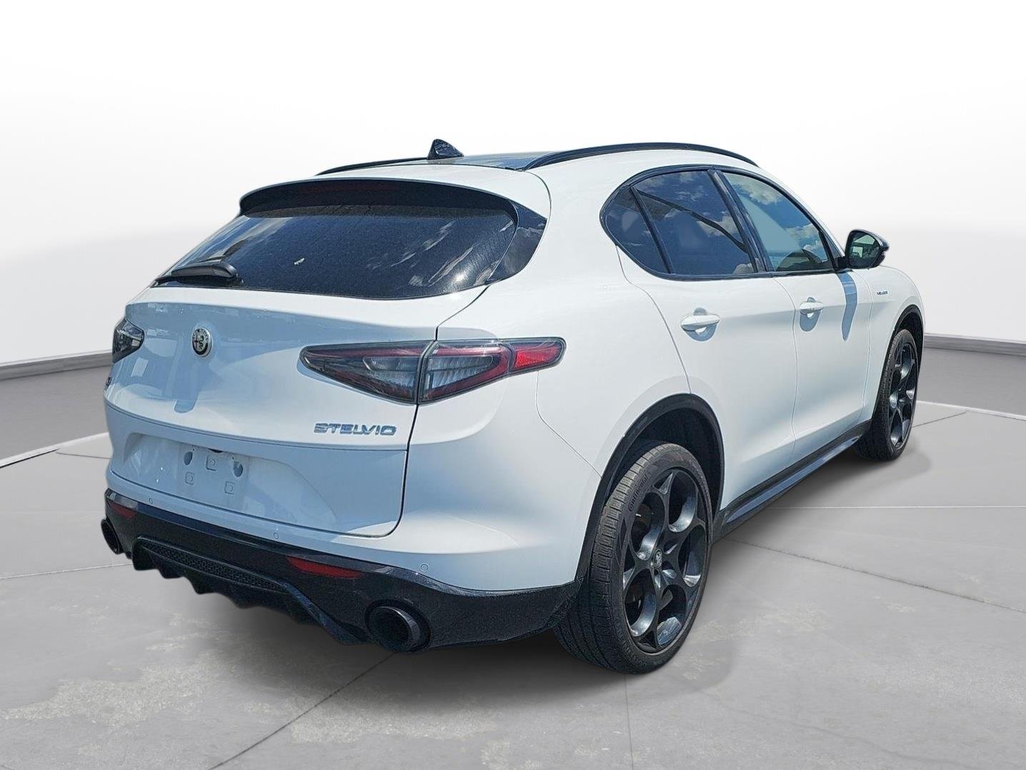 Used 2024 Alfa White Alfa Romeo Veloce image 6