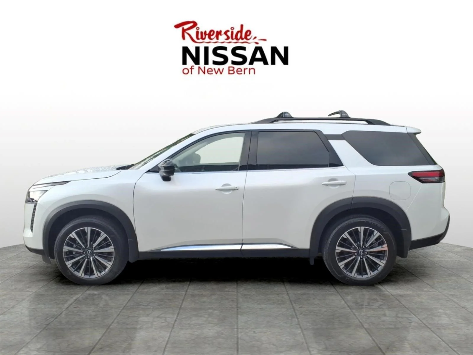 New 2026 Everest White Pearl TriCoat Nissan Platinum image 3