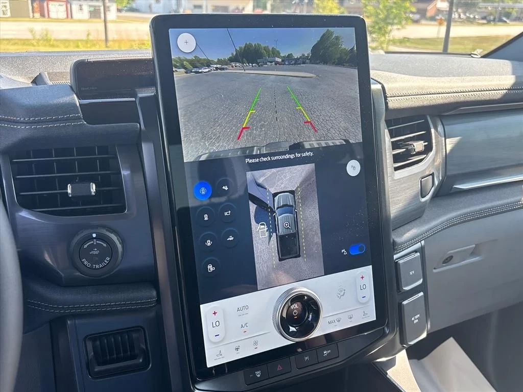2025 Ford F-150 Lightning Flash - Photo 31