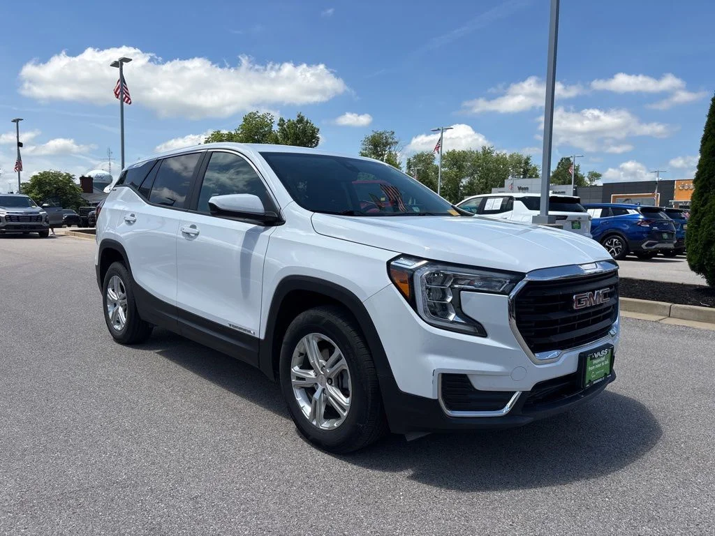 Used 2024 Summit White GMC SLE image 7