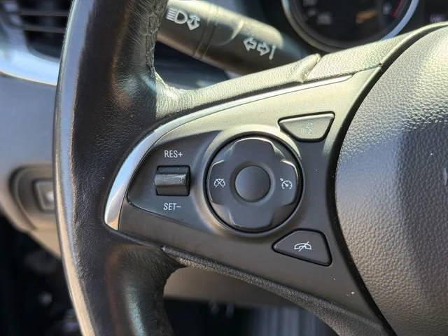 Used 2020 Ebony Twilight Metallic Buick Essence image 25