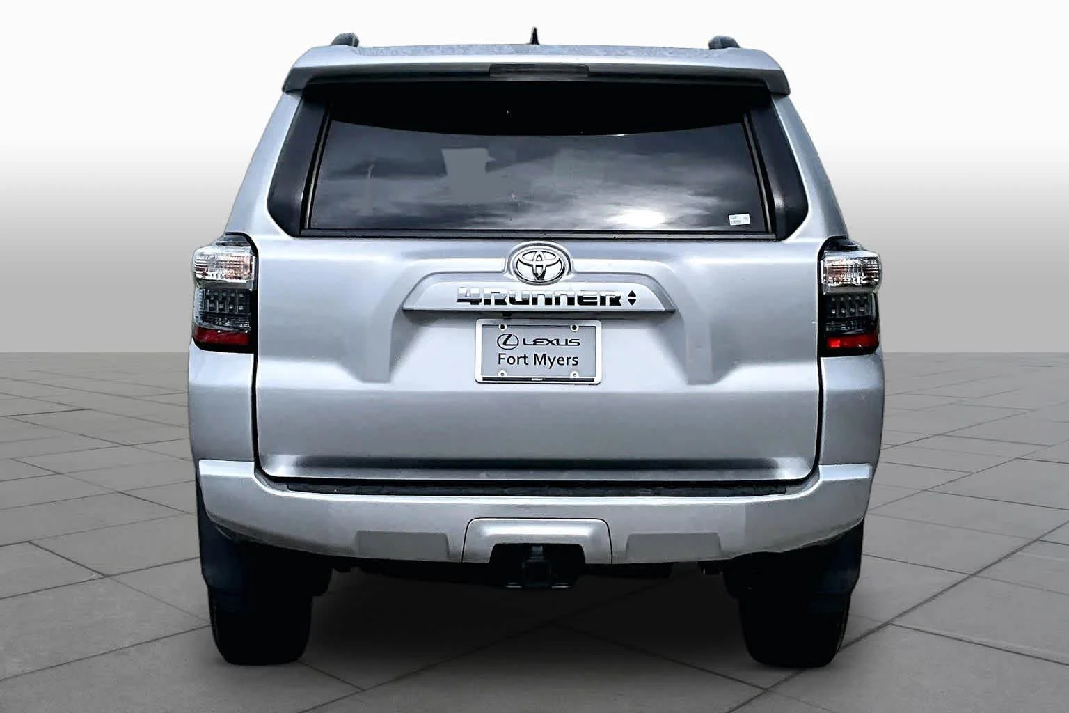 Used 2022 Classic Silver Metallic Toyota SR5 image 5
