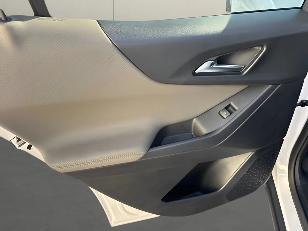 New 2027 Summit White Chevrolet LT image 17