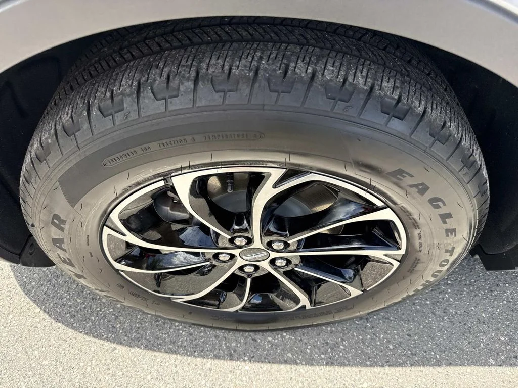 Used 2024 Gray Lincoln Premiere image 11