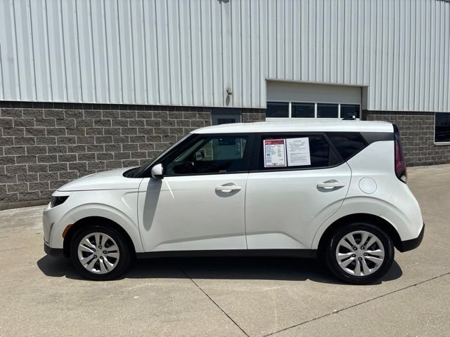 Used 2024 White Kia LX image 9