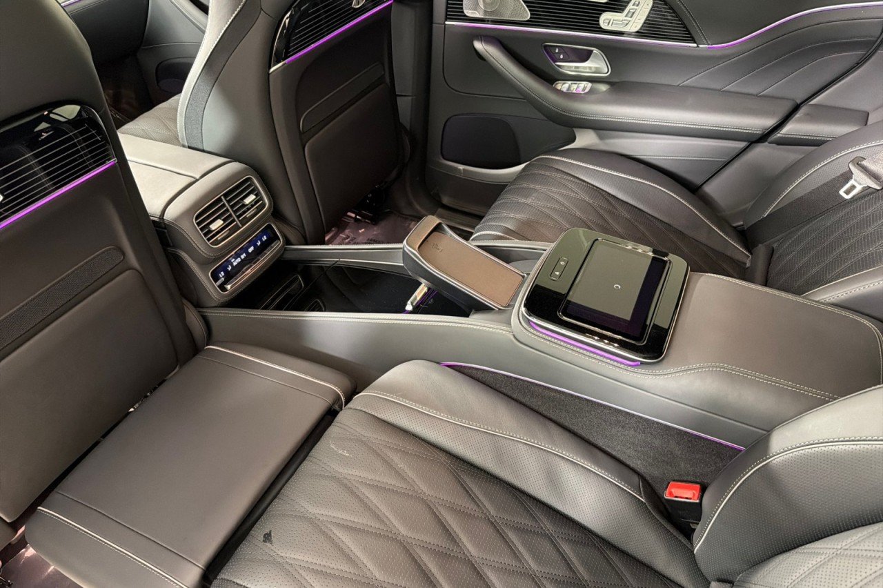 Certified Used 2025 MANUFAKTUR Alpine Grey Mercedes-Benz Maybach GLS 600 image 11