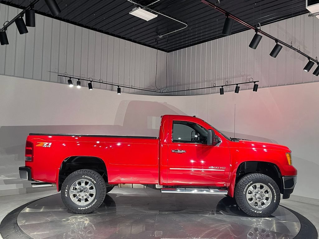 Used 2011 FIRE RED GMC SLE image 4